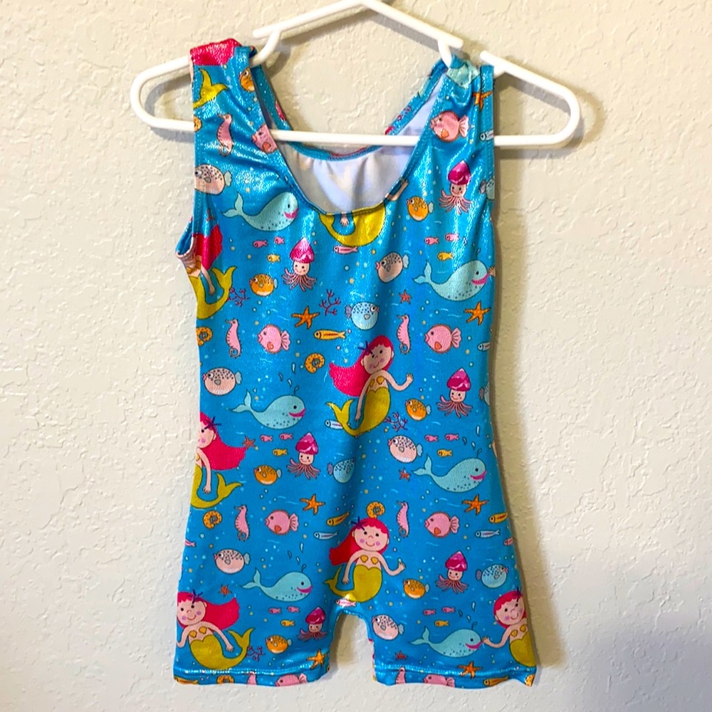 Girls gymnastics leotard (Size 4-5)